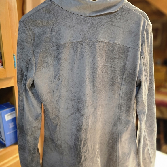 Elegant Gray Leather Jacket for Women - Picture 2 of 8